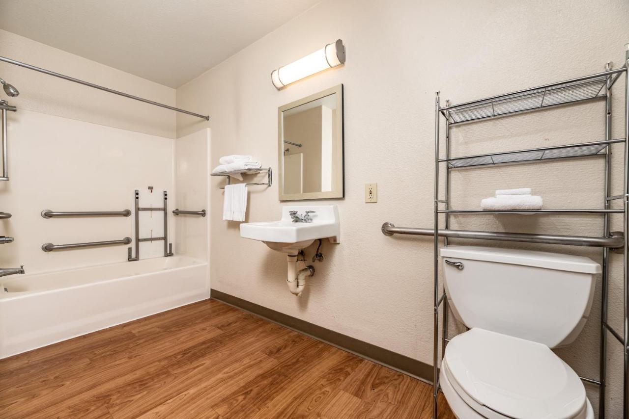 Hometowne Studios By Red Roof Fresno - West Esterno foto
